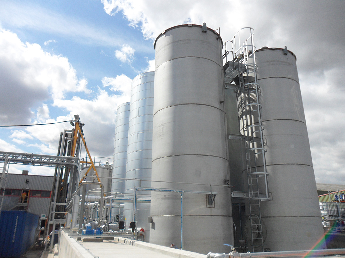 Solvent and resin storage tanks