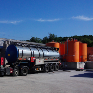 Solvent tank farm road tanker offload